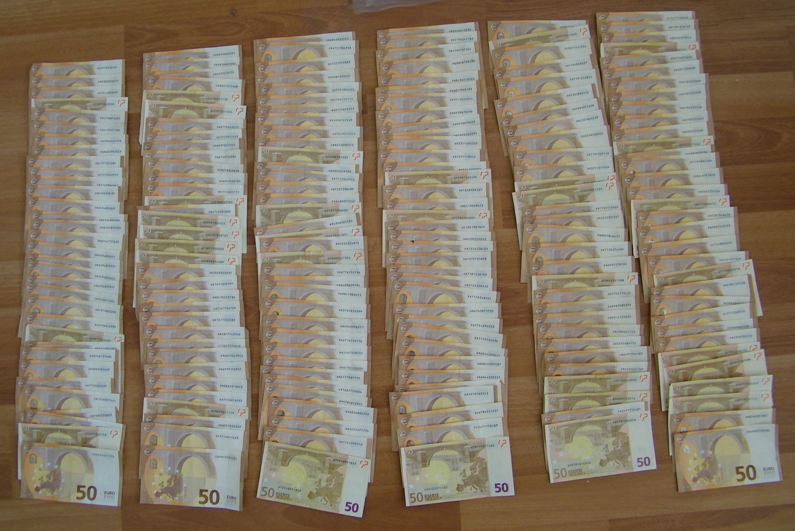 нелегално евро