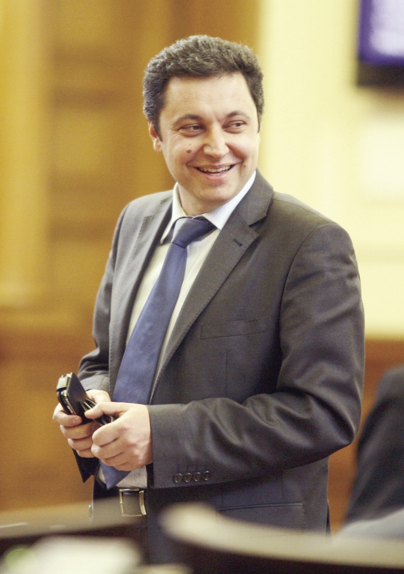 Новата политическа роля на Яне Янев може да размести партийните пластове