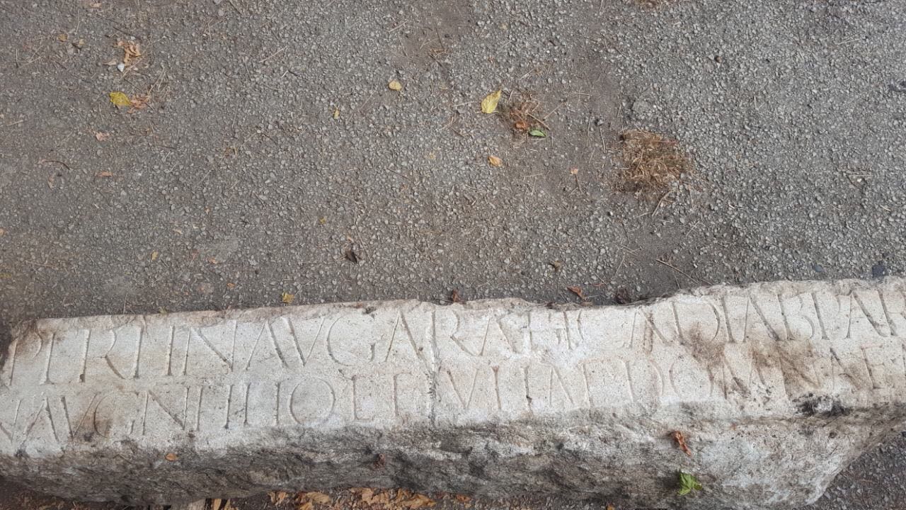 антич;на колона