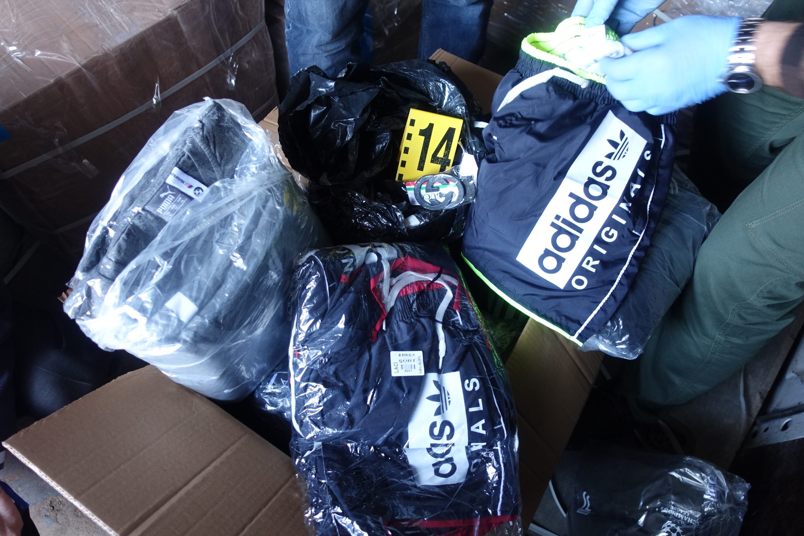 фалшиви стоки