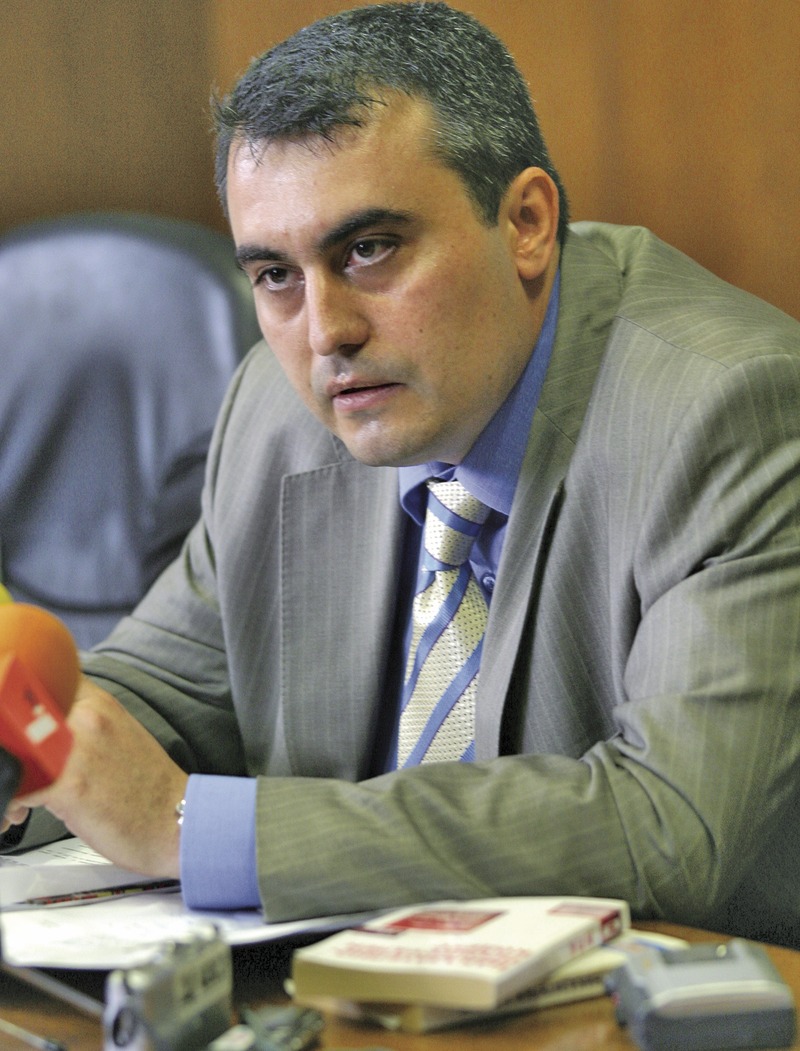 Николай Кокинов засега е само консултант на адвоката Иво Недялков.