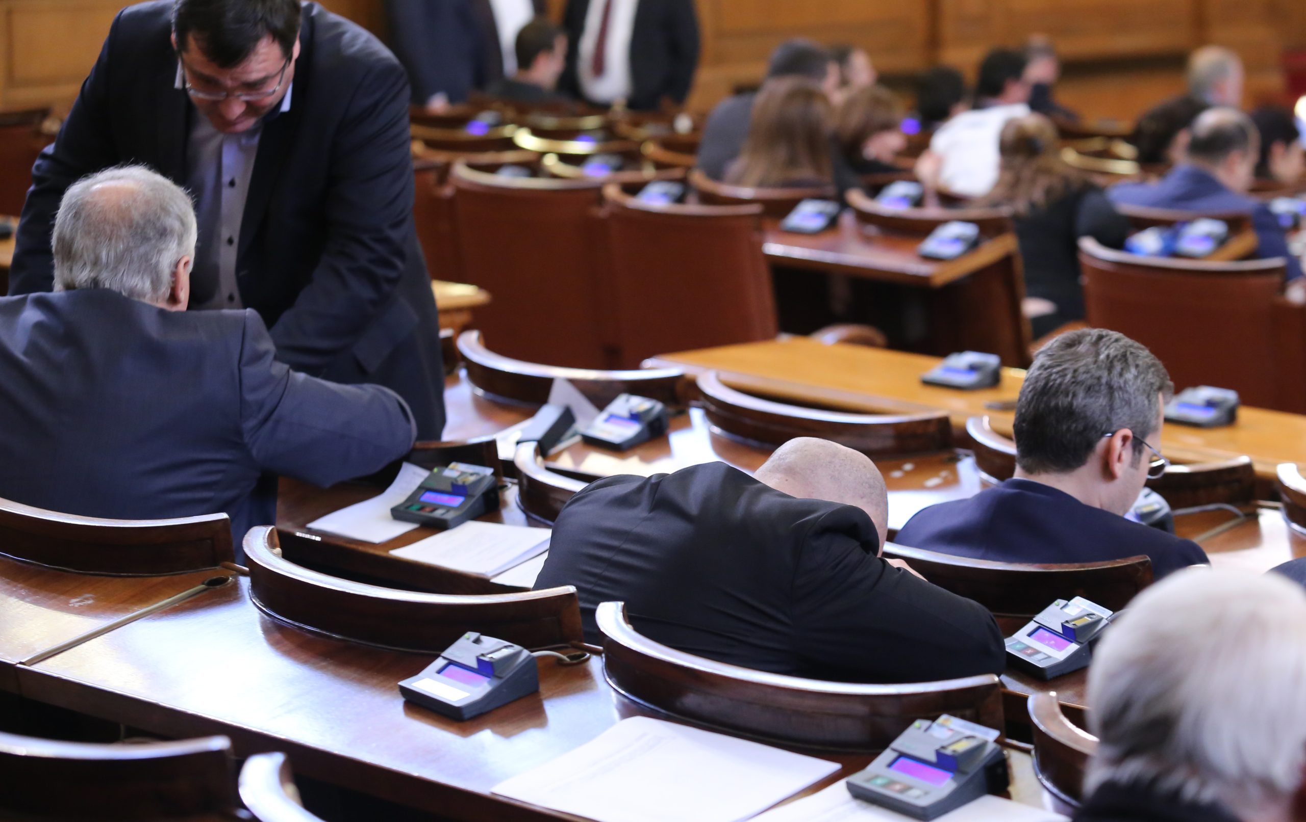 Парламент - Избор на мин. на правосъдето Екатерина Захариева депутат спи спящ