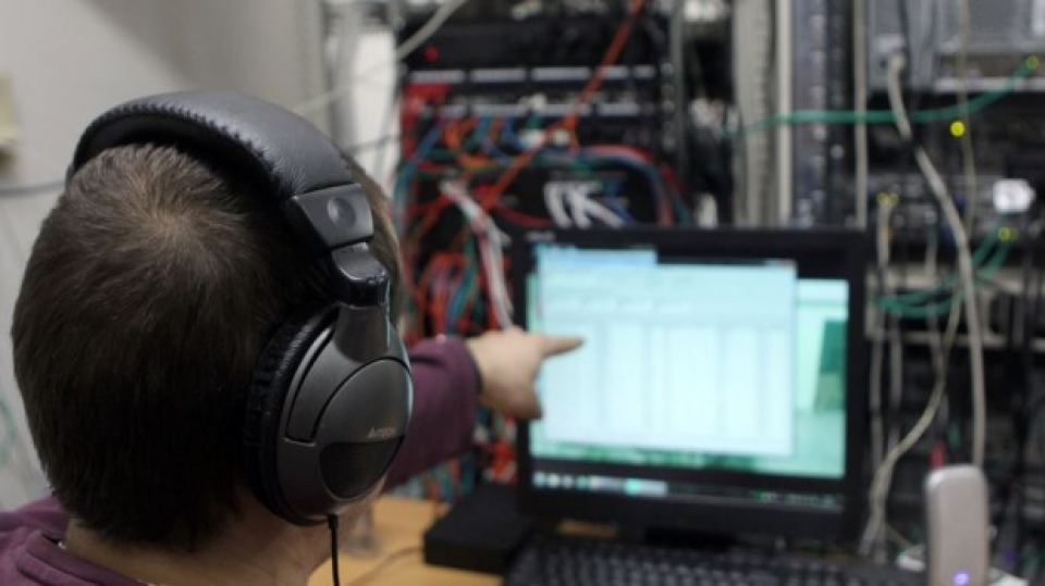 Слушалки под прикритие