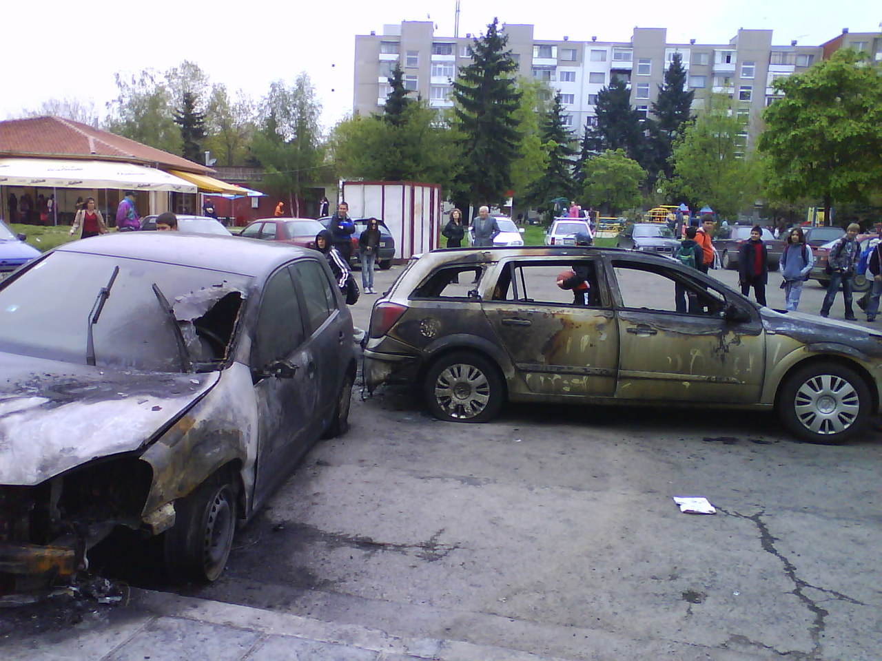 Изгорели коли автомобили пред 125 соу