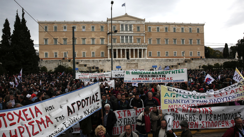 гърция атина парламент протест