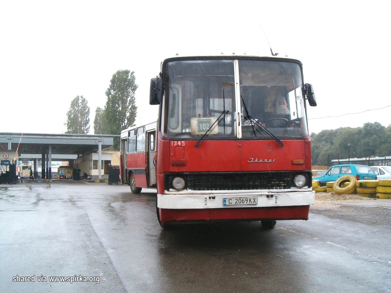 Гараж Земляне автобус