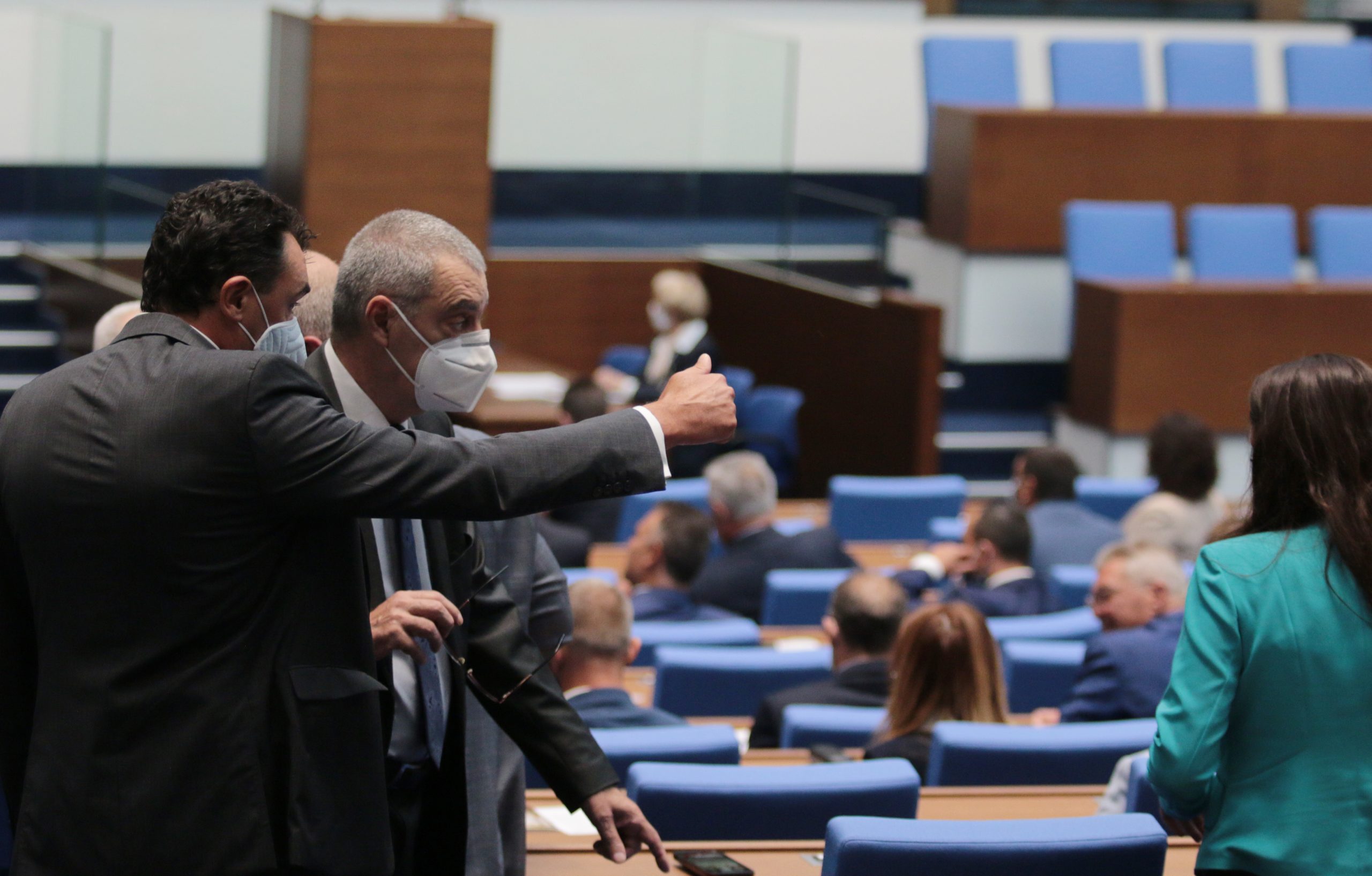Парламент депутати