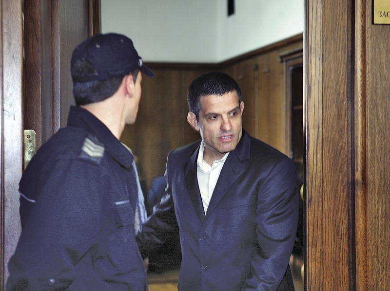 Брендо се готви да излезе от ареста