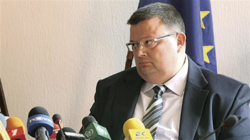 Сотир Цацаров гледа лошо на нападките срещу кандидатурата му.