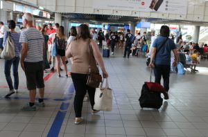 Летище София заминаващи пристигащи Терминал 2 пътници