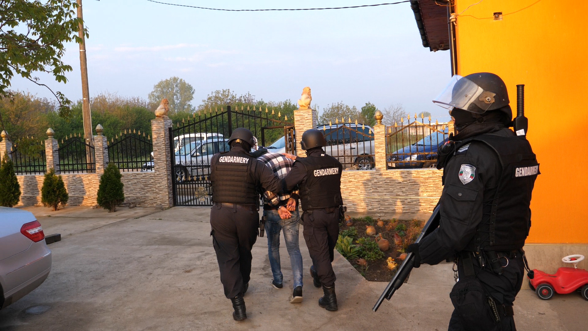 арест цигани