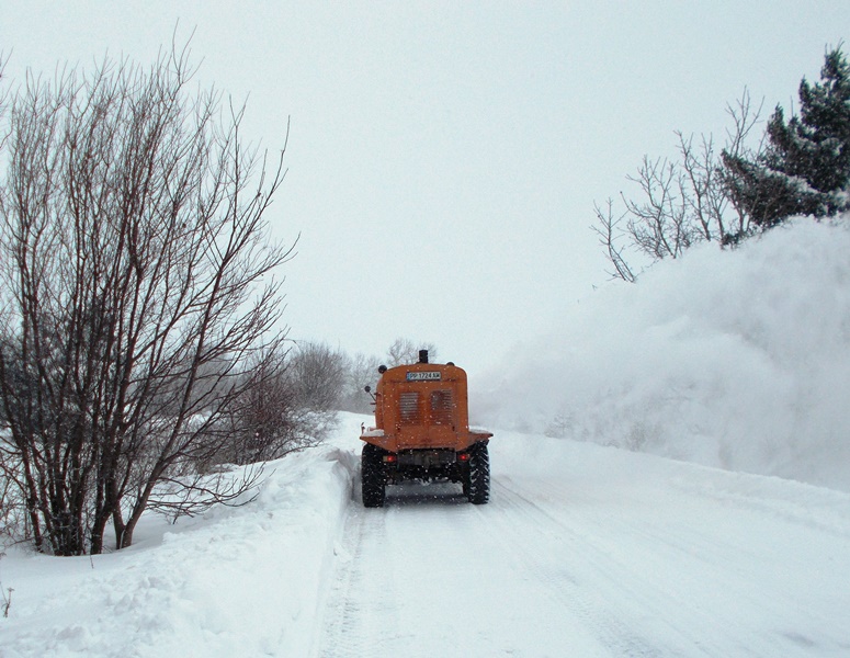 сняг снегорин зима снегопочистване почистване път пътища