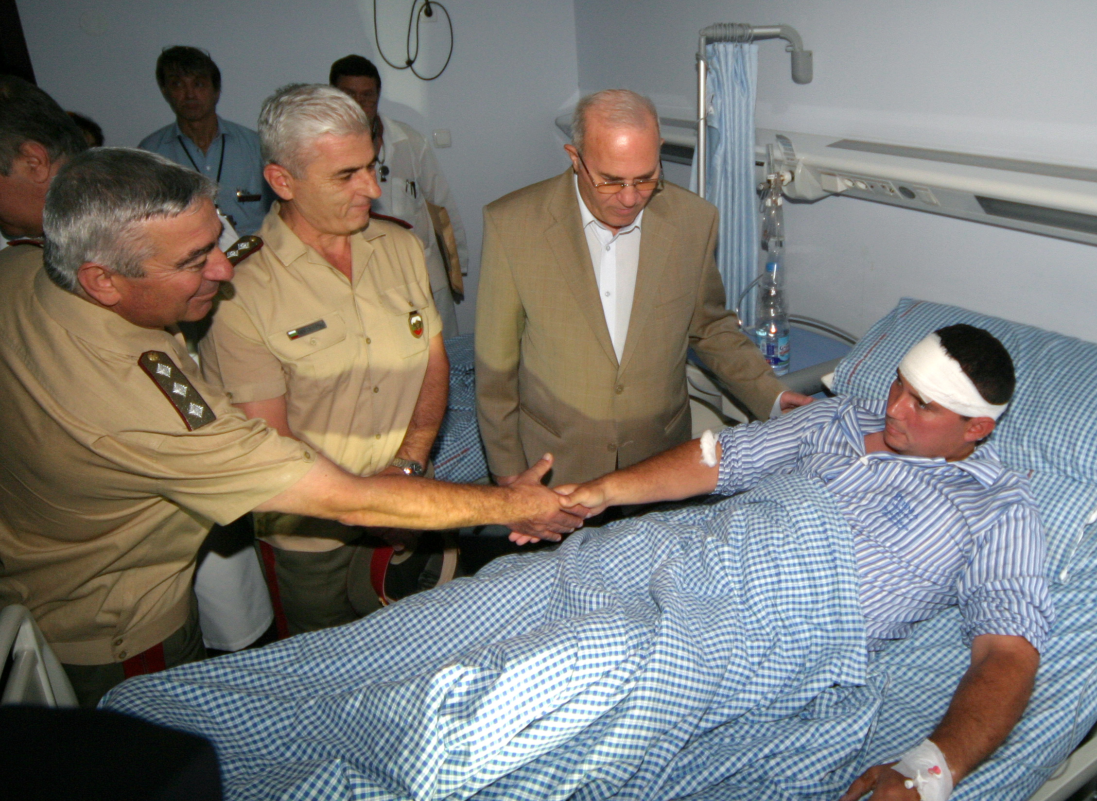 Военна болницапострадали войнициВеселин Близнаков - мин. на отбраната