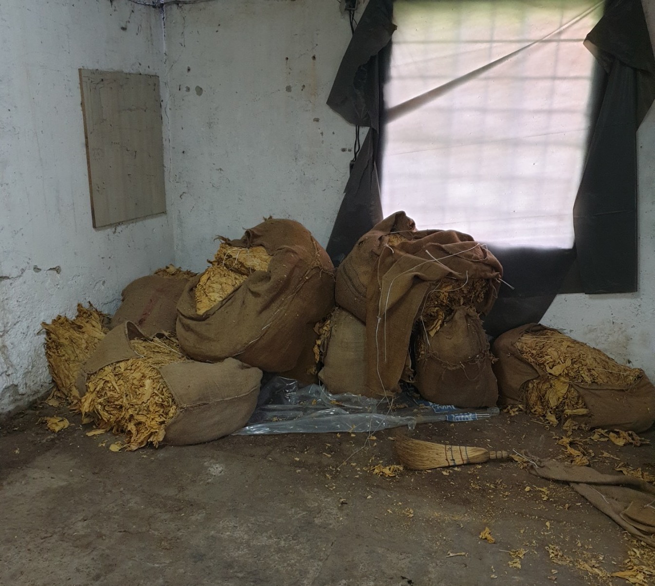 контрабанда тютюн