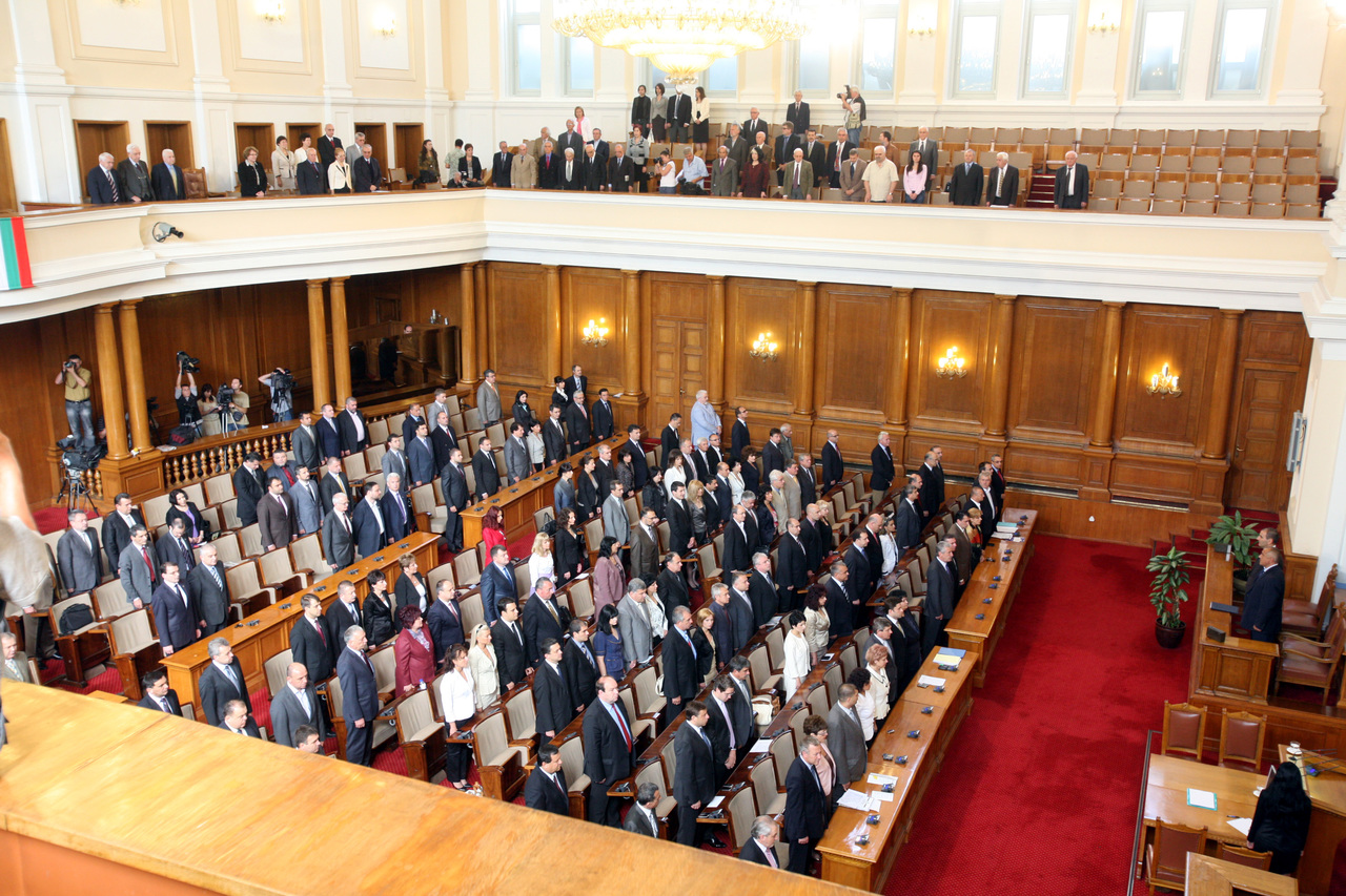 ПарламентПарламентът отбеляза на заседанието си на 9 юли 2010 г. 20-та годишнина от свикването на 7-то велико народно събрание.