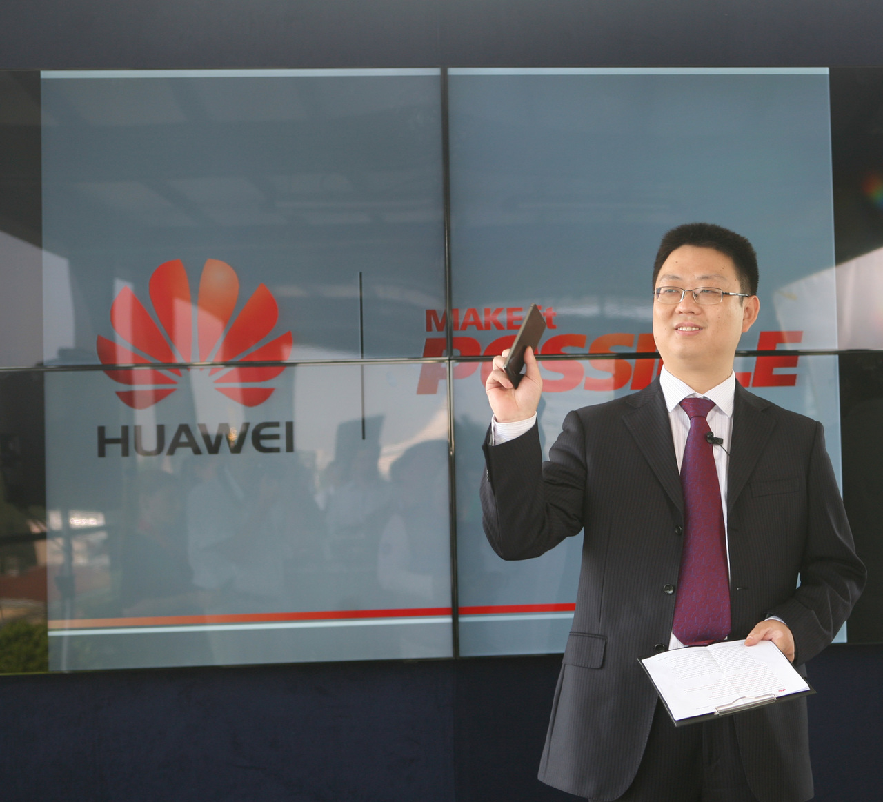 HUAWEI представи Ascend P6 в България. Най-тънкият телефон в света