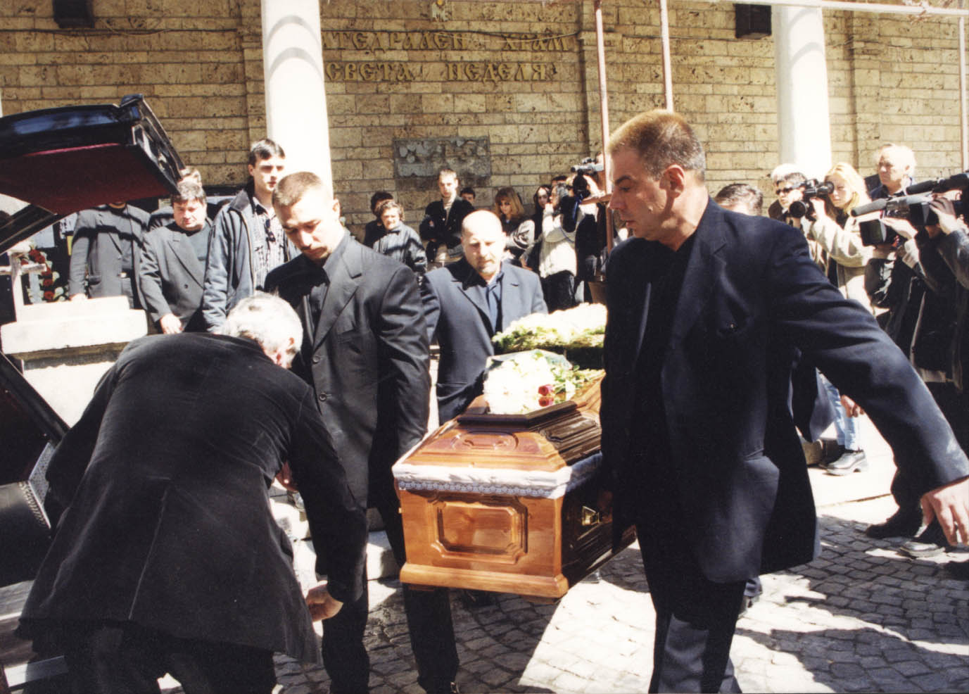 04. 04. 2001 г.Панахида в църквата "Св. Неделя" - Поли Пантев - убит на о. Аруба
