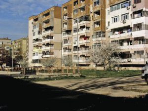 Отменят наредбата за прилежащите площи към блоковете