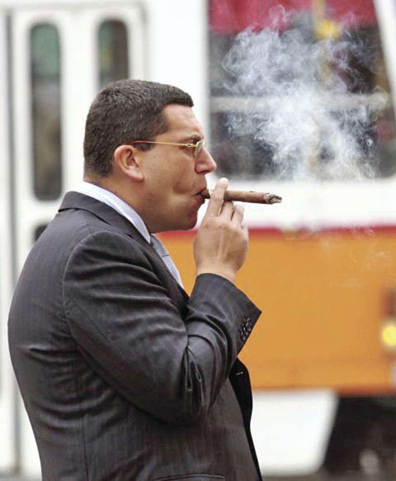 Бизнесменът Марио Николов е неоткриваем за призовкарите.