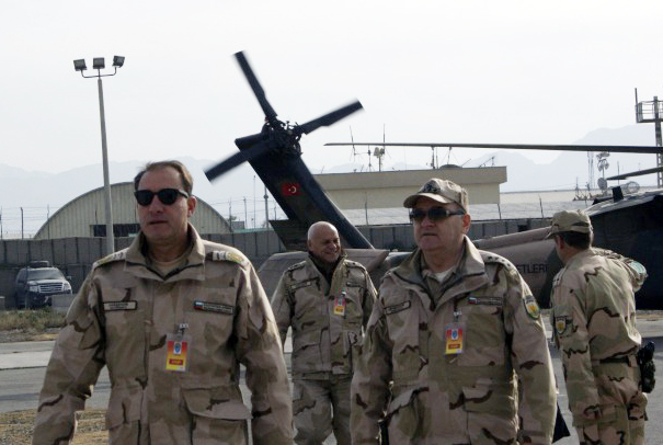 Министърът на отбраната Ангел Найденов и началникът на отбраната генерал Симеон Симеонов се завърнаха късно снощи