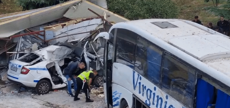бургас полицаи автобус бежанци сириец