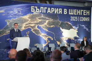даниел митов