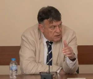 Образователният министър: Родителите инвестират сериозно в преписването